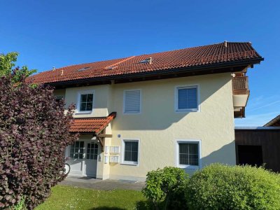 Attraktive und gepflegte 2-Zimmer-Dachgeschosswohnung mit Balkon in Waging am See