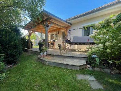 Preis VB, Bungalow mit 4,5 Zimmern, Terrasse und großem Garten in ruhiger Lage am Feldrand