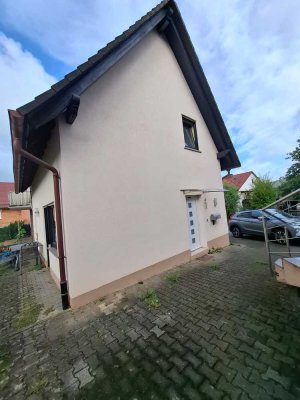 Freundliche und gepflegte 2-Raum-Erdgeschosswohnung mit Einbauküche in Mömbris