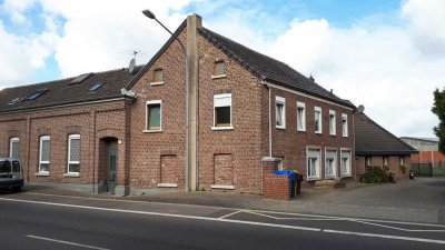 3 Zimmer, offene Wohnküche, Wannenbad ab sofort frei