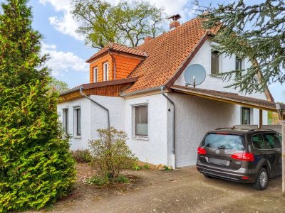 Liebevoll eingerichtetes Wohnhaus mit Keller und Carport auf 1093 m² Grundstück