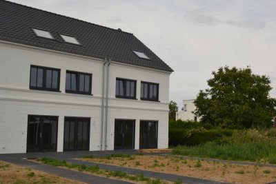 Neubau  , modernes Doppelhaus mit Stil und neuster Technik, Schlüsselfertig ! KFW Förderung nutzen !