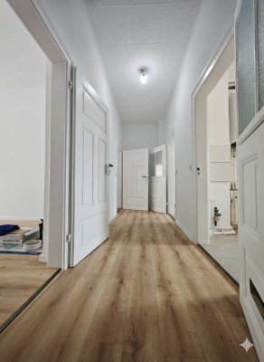 Schöne ruhige Altbauwohnung -Erstbezug nach umfassender Sanierung