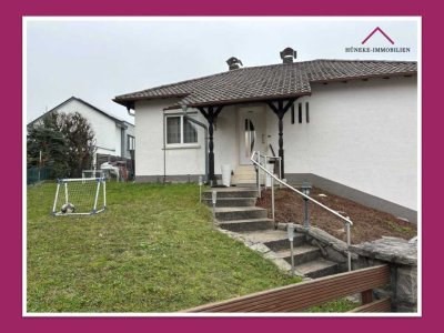 Sonniges Grundstück in Randlage mit 1-2 Familienhaus!
