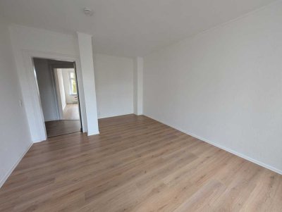 Interesse? Schöne neu renovierte 2 Zimmer Wohnung!