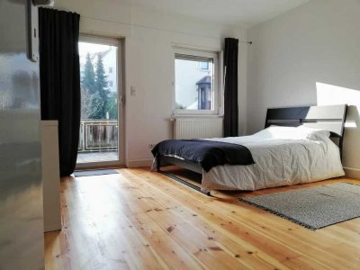 Helle und gemütliche 3ZKB mit riesiger Terrasse und Einbauküche
