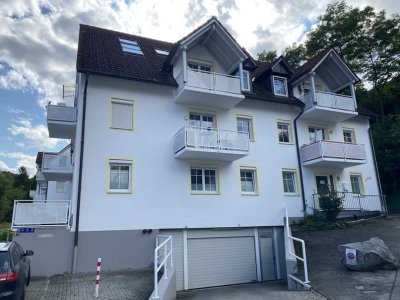 Komplett sanierte 2-Zimmer-Eigentumswohnung mit Balkon, Aufzug, Einbauküche und TG Stellplatz