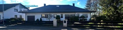 Großzügiges Bungalow mit Einliegerwohnung – Ideal für Familie, Büro oder Praxis!