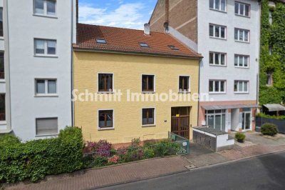 Charmantes Zweifamilienhaus mit Entwicklungspotenzial im Frankfurter Nordend
