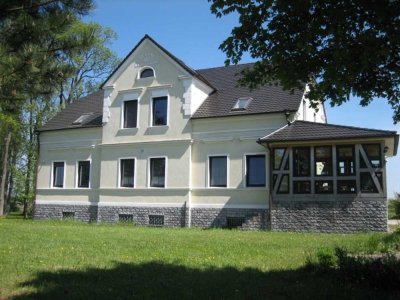 Haus mit zukunftsweisender Erdwärmeheizung, eingebettet in 2,4 ha Natur–ideal für Wohnen und Gewerbe