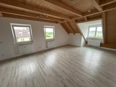 Lichtdurchflutete Dachgeschosswohnung mit Bergblick