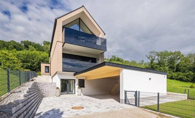 Traumvilla mit Seeblick und Pool