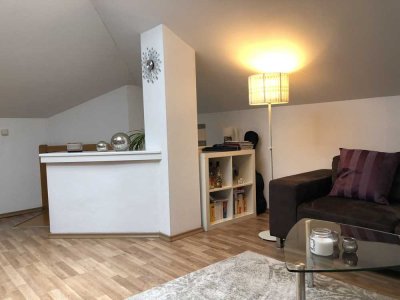 Helle 2,5-Zimmer-Maisonette-Wohnung mit 2 Balkonen und EBK in Regensburg