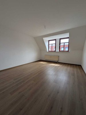 2-Zimmer-Wohnung im Dachgeschoss ab sofort zu vermieten