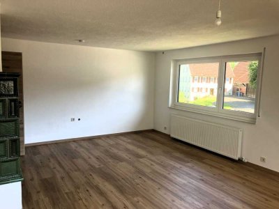 Großzügige EG-Wohnung mit Garagenplatz, Wintergarten und Terrasse
