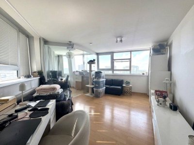 Familienwohnung im 9. Stock beim Gasometer