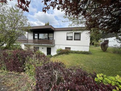 Unterkellerter Bungalow mit Atrium in sonniger  Lage auf dem Neunkirchener Raßberg!