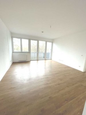 *moderne -3-Zimmerwohnung mit Balkon zu vermieten*