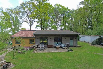 Naturnaher Bungalow auf großem Grundstück in schönster Lage