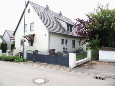 Preiswerte, 4-Raum-Zweifamilienhaus EG. in Allmannshofen