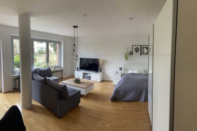 *** Helles 1-Zi-Apartment mit Einbauküche und großer Terrasse ***