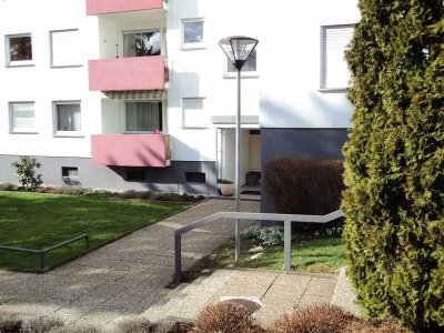 Exklusive, vollständig renovierte 1-Zimmer-Hochparterre-Wohnung mit Balkon und EBK in Niedernhausen