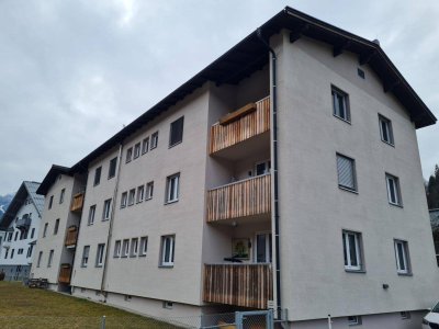 Sanierungsbedürftige 2 Zimmer Wohnung mit Balkon, ab sofort zu mieten !!!