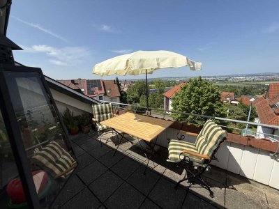 Aussichtslage! Lichtdurchflutete 3-Zimmer-Maisonette-Whg. Loggia, EBK, ca. 78m² Grundfläche,TG-Stpl.