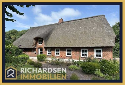 Historisches Langhaus unter Reet mit Charme und Potenzial in West-Bargum