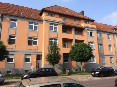 Zur Angebotsübersicht helle 3-Zimmer-Wohnung mit Balkon in guter Lage ruhig und grün