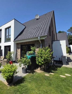 Moderne Doppelhaushälfte mit Blick ins Grüne in ruhiger Lage in Scharbeutz  OT Klingberg