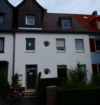 Schöne und gepflegte 2-Zimmer-Wohnung mit Balkon und Einbauküche in Mannheim