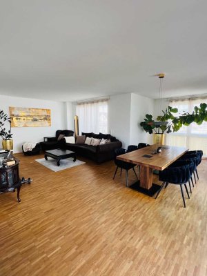 Neuwertiges Penthouse! Riesige Dachterrasse und Herzbergblick in Bad Homburg Dornholzhausen!