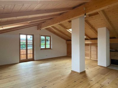 Stilvolle 2-Zimmer DG Wohnung Nähe Prien a. Chiemsee