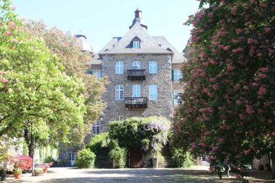 Top Kapitalanlage!  Besondere 4 Zimmer Maisonette Wohnung in prächtiger Umgebung von Schloss Allner