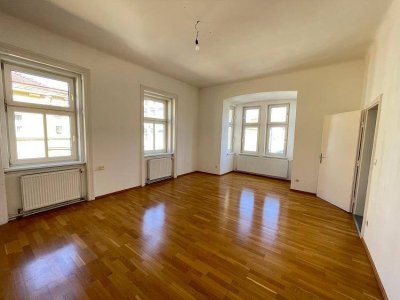 GROSSZÜGIGE HELLE 3-ZIMMER ALTBAUWOHNUNG AM VOLKERTMARKT
