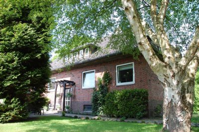 Zwei-Zimmer-Dachgeschosswohnung in ruhigem Zwei-Parteien-Haus!