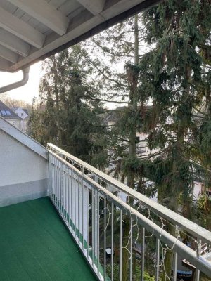 Wunderschöne 2 Zimmer Dachgeschosswohnung mit Balkon