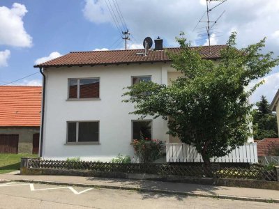 Schöne 3-Raum-Erdgeschosswohnung mit Balkon und Einbauküche und großem Garten in Elchingen