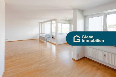 Große 2,5-Zimmer-Wohnung mit Balkon und TG-Stellplatz