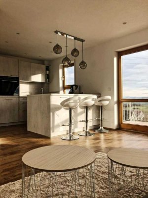 *Sichere Kapitalanlage* Kernsanierte 2-Zi.-DG-Wohnung mit Balkon und EBK in idyllischer Lage