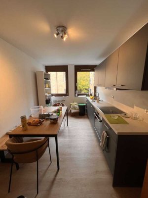 Schönes Zimmer in renovierter Student:innen WG // Beautiful room in a renovated student shared apart