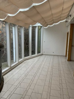 Zentral gelegene 4-Zimmerwohnung mit separatem Eingang zu vermieten
