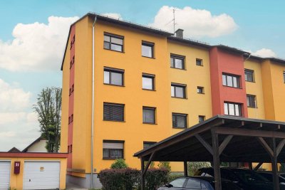 Komplett neu sanierte und sehr helle 3 Zimmerwohnung mit offenen Raumkonzept, Balkon u. Carport