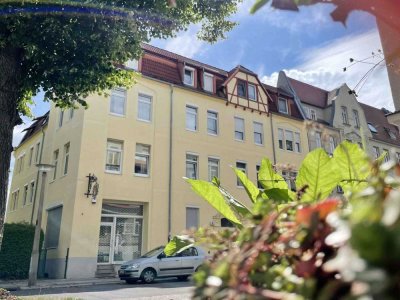 Ganz oben in der südlichen Innenstadt. Individuelle 2-Raum-Dachgeschoss-Wohnung...