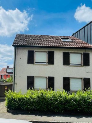 Viel Potenzial in guter Lage: Doppelhaushälfte nahe Grenze mit knapp 200 m² Wohn- und Nutzfläche