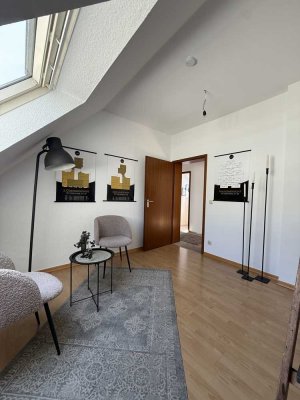 DEM RHEIN SO NAH *MITTEN IN DER ALTSTADT * DENNOCH RUHIG *VERMIETETE 2 ZIMMER