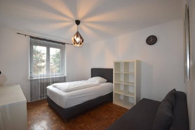 "ANDRÄVIERTEL - Möbliertes STUDENTENZIMMER in WG-Wohnung mit kleinem Balkon im Innenhof"