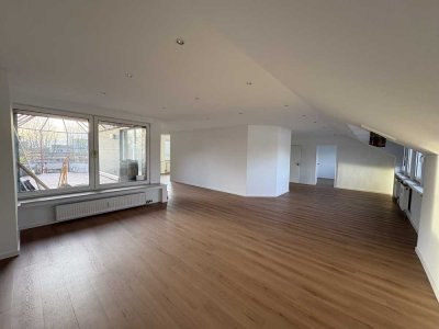 Penthouse - exclusiv - Terrasse - Kamin - Aufzug -offen & LGBT-freundlich - per sofort