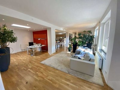 Loftartige Wohnung in ruhigem Innenhof von Düsseldorf-Bilk mit Stellplatz